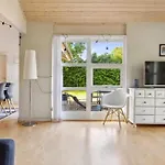 度假居 Charming Modern Summer House 4 Min From The *