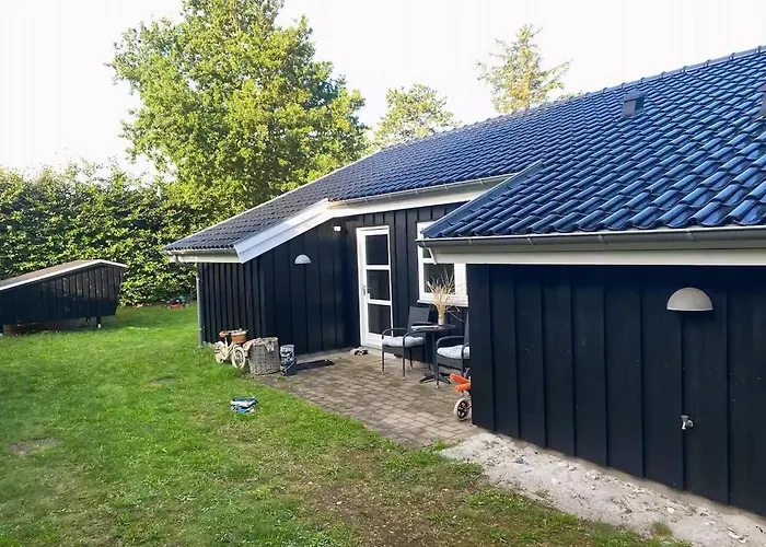 Feriehus Charming Modern Summer House 4 Min From The