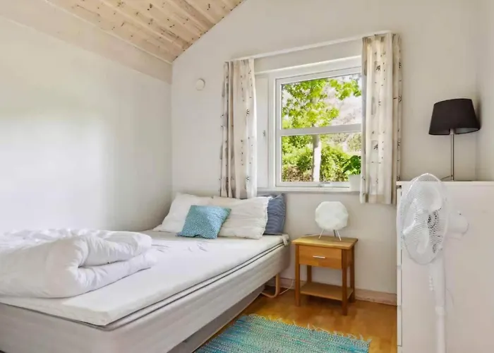 Feriehus Charming Modern Summer House 4 Min From The